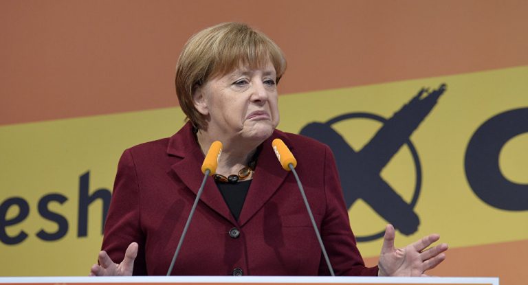 Merkel und die Union schmieren in Umfragen ab