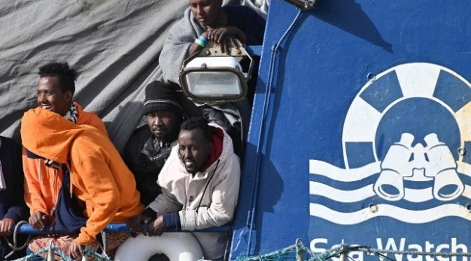 Deutsches Innenministerium: Schlepper stimmen „Abfahrten“ illegaler Migranten mit NGOs ab