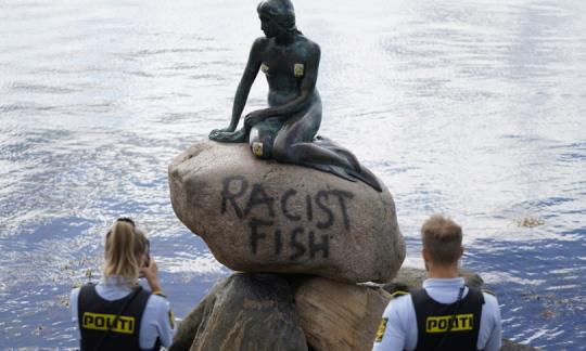 DK: Kleine Meerjungfrau von „Anti-Rassisten“ beschmiert