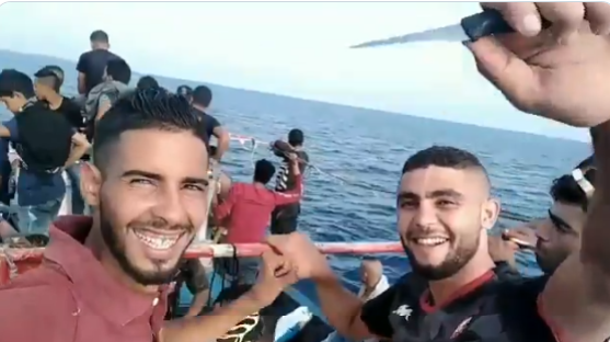 Tunesische Bootsmigranten mit Messer