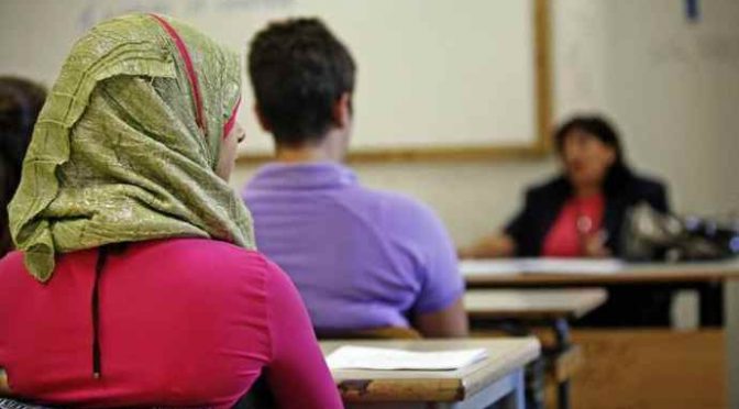 Rotterdam: Islamische Schüler drohen Lehrer mit Enthauptung, da er „Mohammed beleidigt“ hätte