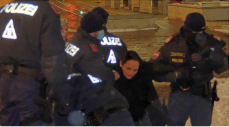 Polizei: Bei Migranten Hosen voll – bei nicht „anständigen Masken-Trägerinnen“ stark