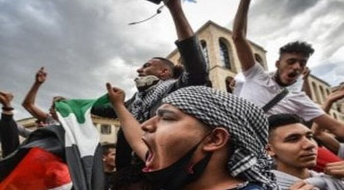 Mailänder Domplatz von 3000 Islamisten gestürmt: „Allahu akbar“ und verbrannte Israel-Fahnen