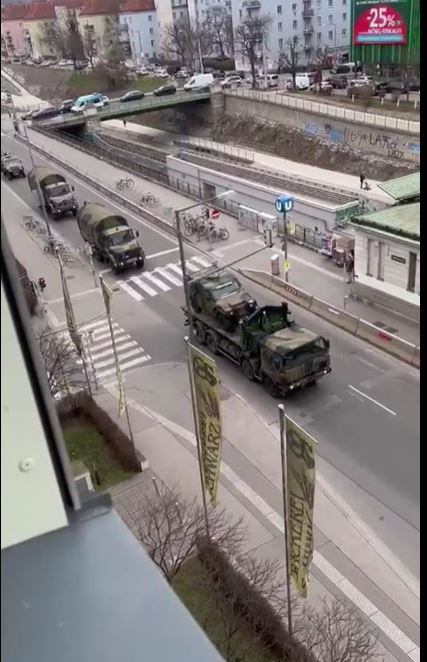 Militärkonvoi rollt durch Wien 13