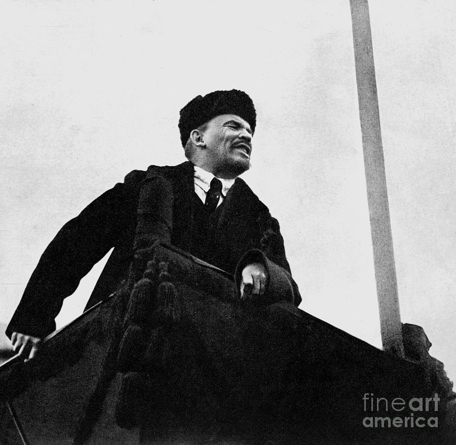 lenin-during-a-speech-in-red-square-on-the-1st-anniversary-of-the-october-revolution-unknown