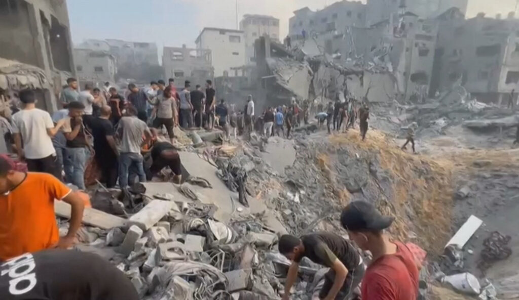 Israel bestätigt Bombardierung von Flüchtlingslager - Sorge vor Eskalation (Video)