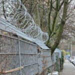 Failed-state Germany: Hamburger Kita mit 3m hohem NATO-Stacheldraht gegen Junkies