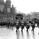 Die Fahne der Karelischen Front bei der Siegesparade in Moskau 1945